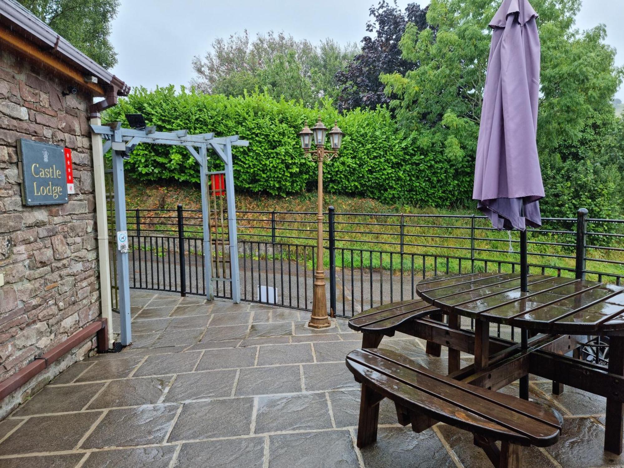Castle Lodge - Brecon Beacons Accommodation Sennybridge Luaran gambar